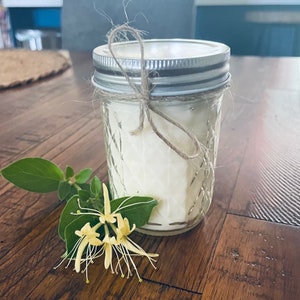Honeysuckle Jasmine soy candle,floral soy candle,  magnolia fragrance, jasmine candle, floral soy candle, summer soy candle, magnolia candle