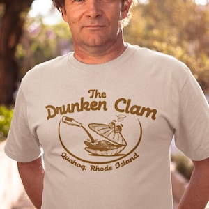 The Drunken Clam Quahog Rhode Island Shirt, Familie Bar trinken T-Shirts, Drunken Dad T-Shirts, Cartoon TV Serie Lustiges Geschenk für Ihn