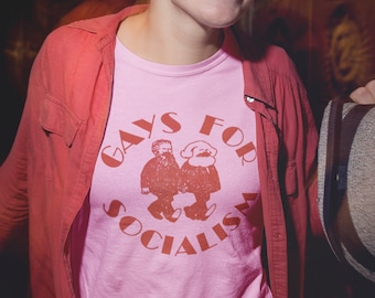 Chemise vintage Gays for Socialism, commie Karl Marx et Friedrich Engels, illustration de dessin animé rétro main dans la main, t-shirts graphiques unisexes