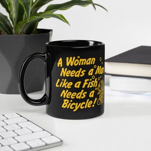 Eine Frau braucht einen Mann wie ein Fisch braucht ein Fahrrad Schwarz glänzende Tasse, lustiges feministisches Zitat-T-Stück, sarkastische Mädchen-Power Retro Frauen Wrights Geschenke