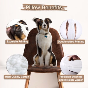 K&ouml;nnte beinhalten: Ein hundef&ouml;rmiges Kissen mit realistischem Aufdruck, auf einem braunen Stuhl. Das Kissen hat ein schwarz-wei&szlig;-braunes Hunde-Design mit einem blauen Anh&auml;nger. Der Text auf dem Bild lautet "Pillow Benefits", "Exquisite Printing", "Double-sided Printing", "High Quality Cotton" und "Precision Stitching and Invisible Zipper".