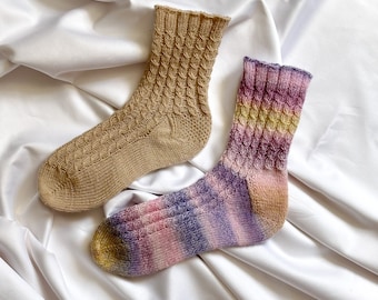 Calcetines de Curlandia / Patrón de tejido en inglés / Descarga instantánea en PDF / Patrón de calcetines de canalé para dedos / Unisex