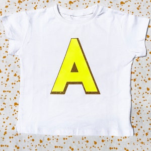 INITIAL Kinder T-Shirt personalisierte Neon & Glitzer Farbe Buchstabe Weiß