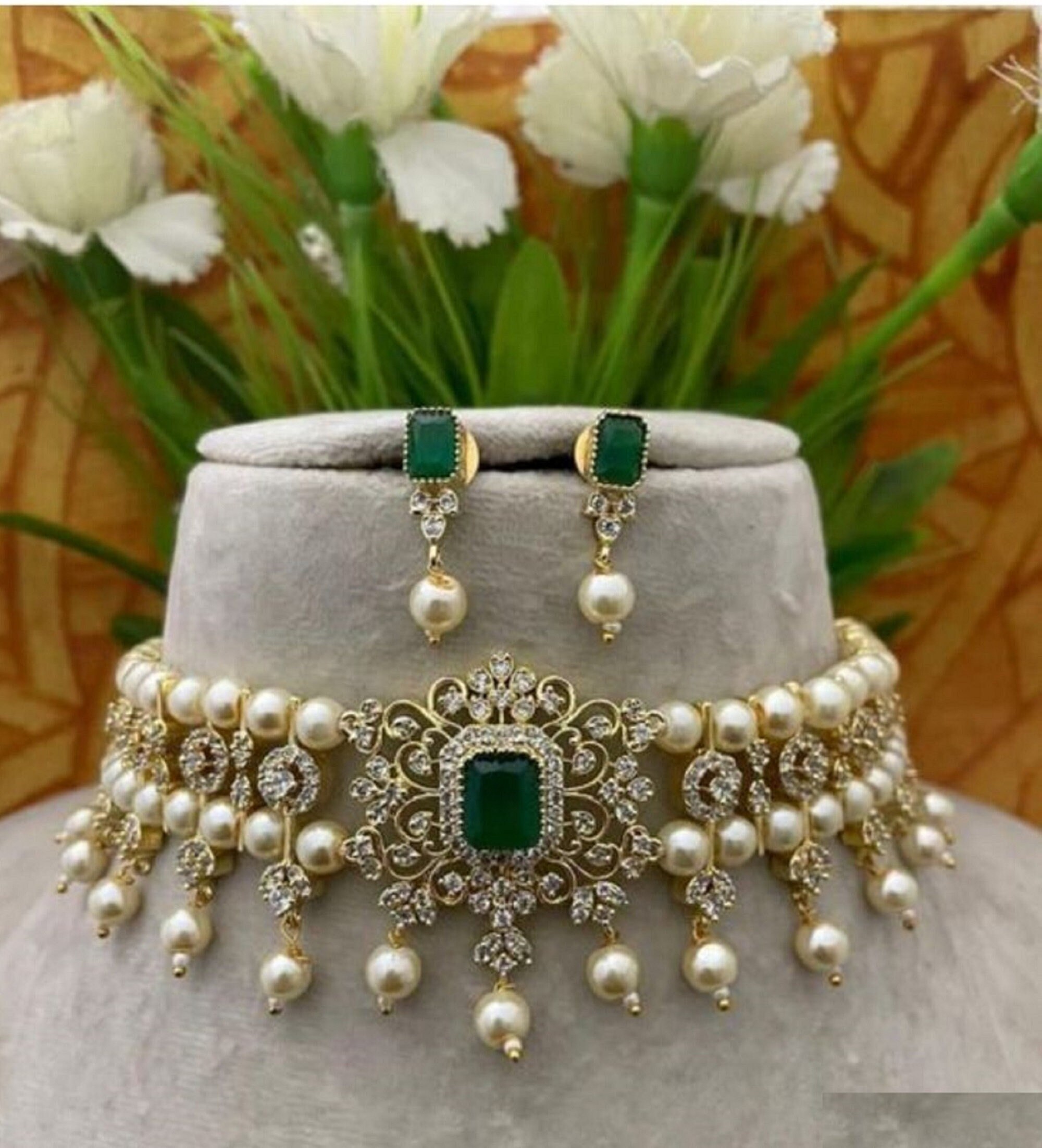 Choker necklace hotsell in pearl