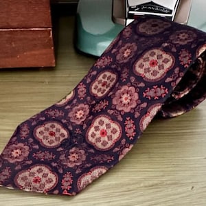 Countess Mara Tie Geometric Shapes Made in USA 1980s 55&quot; L x 3.5&quot; W Vintage