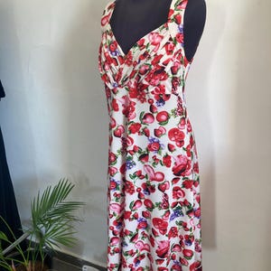 Vestido midi vintage Y2K, vestido de frutas de los años 2000, vestido de verano Y2K con estampado de frutas, vestido multicolor, vestido de verano con fresas. Vestido cottagecore. Talla L/40.