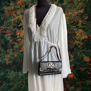 Vintage Crocodile Texture Black Crossbody Bag: 90s Style