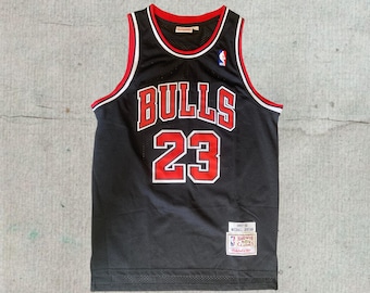 Camiseta auténtica vintage de Michael Jordan de los Bulls de la temporada 1997-98, marca Hardwood Classics, Mitchell & Ness, color negro, talla L (44).