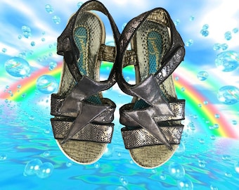 Unregelmäßige Wahl Metallic Silber Sandalen: Blitz Akzente, Größe 38