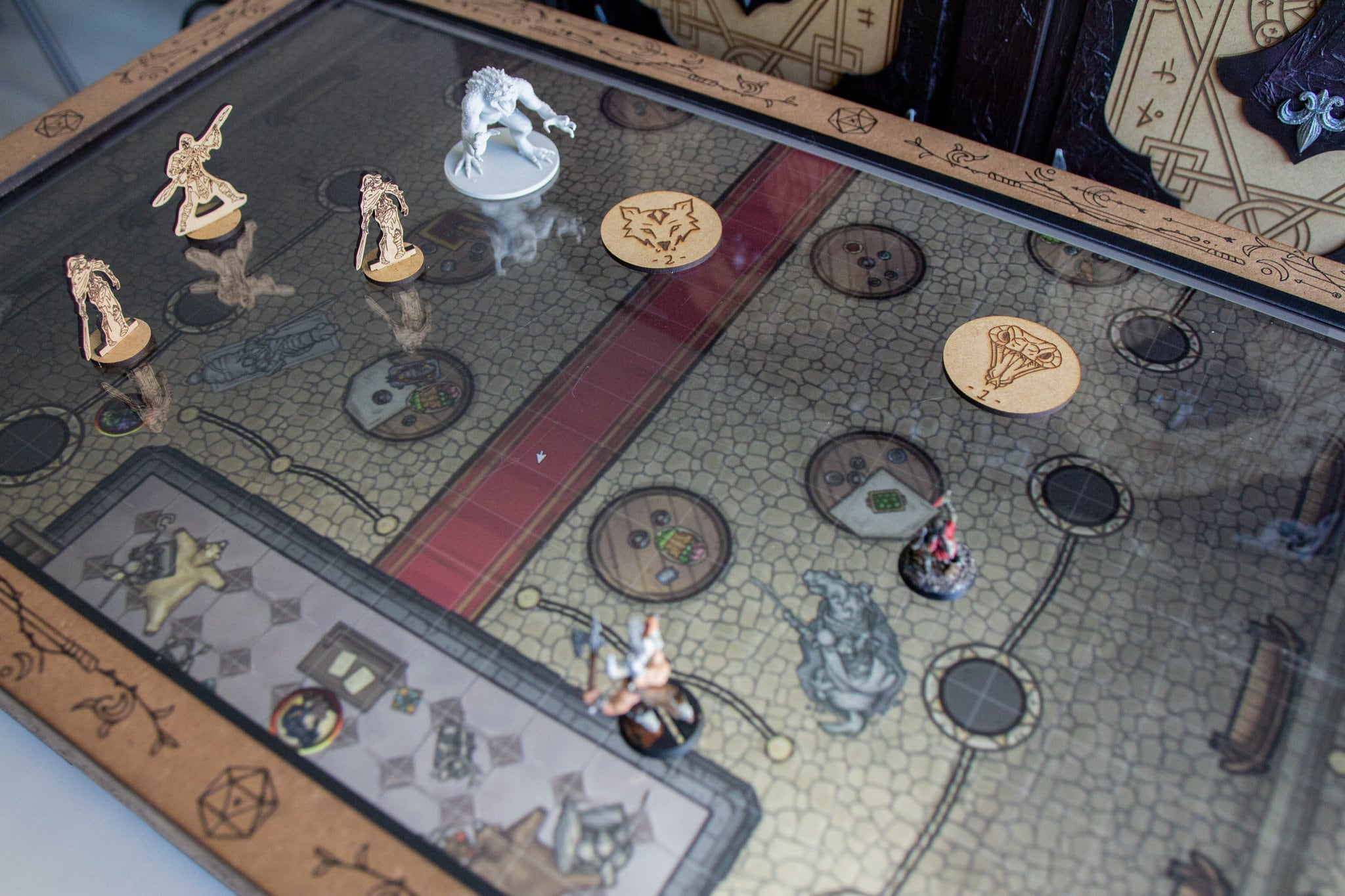オプションの27インチLCDモニターを備えた刻印入りTTRPGデジタルゲーム 
