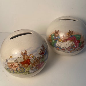 Para zabytkowych skarbonek Bunnykins Royal Doulton (Wielka Brytania) - Ice Cream Cart and Tea Party Designs