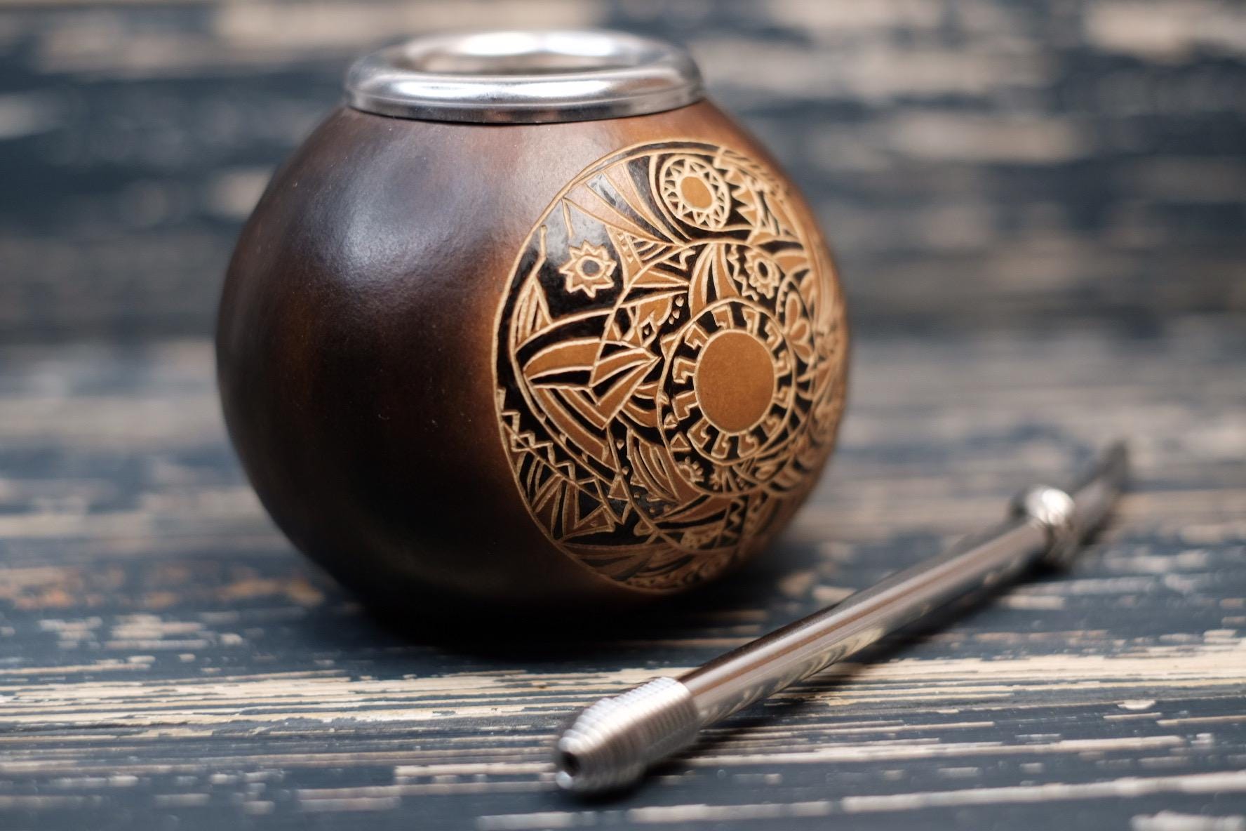 Kit Chimarrão de Erva Mate 🧉 inclui: Cabaça vazada, canudo metálico,  garrafa térmica e erva mate : r/PixelArt, image size:1776x1184