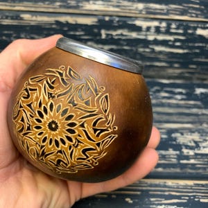 Handgemachte Mate-Kürbis mit Bombilla: Sonnen-Design, Calabash Tasse (300 ml)