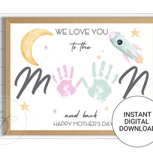 Nós te amamos até a lua e de volta, cartão personalizado para a mamãe, presente de dia das mães das crianças para a mãe, cartão para impressão de mãos, impressões de mãos