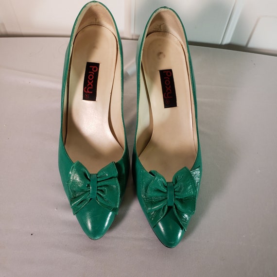 Vintage Kelly green heels size 6, 1980's high heel