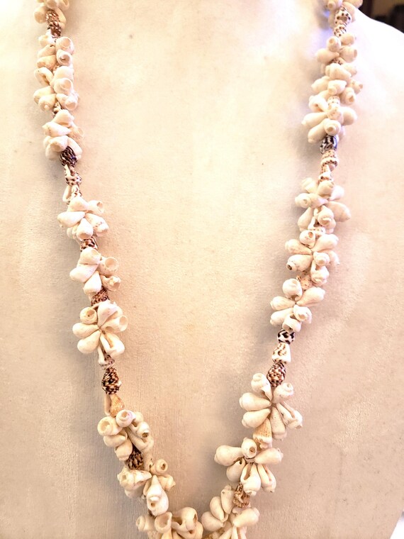 Continuous strand shell necklace with shell penda… - image 3
