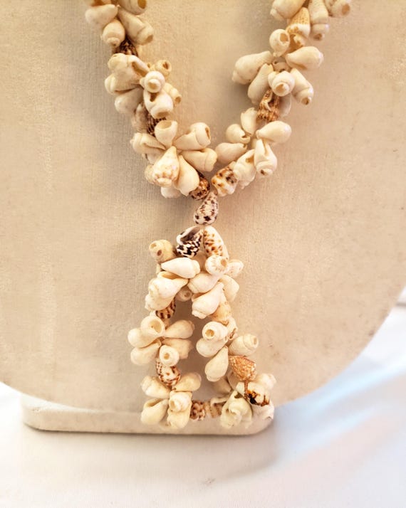 Continuous strand shell necklace with shell penda… - image 2