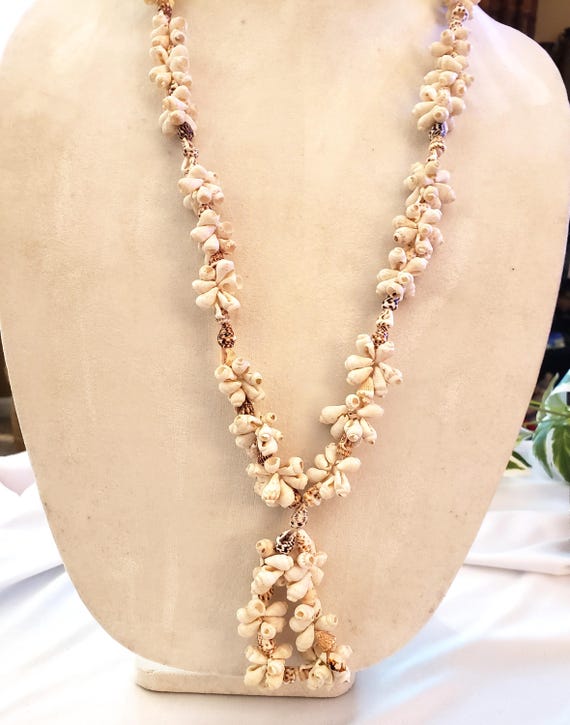 Continuous strand shell necklace with shell penda… - image 1
