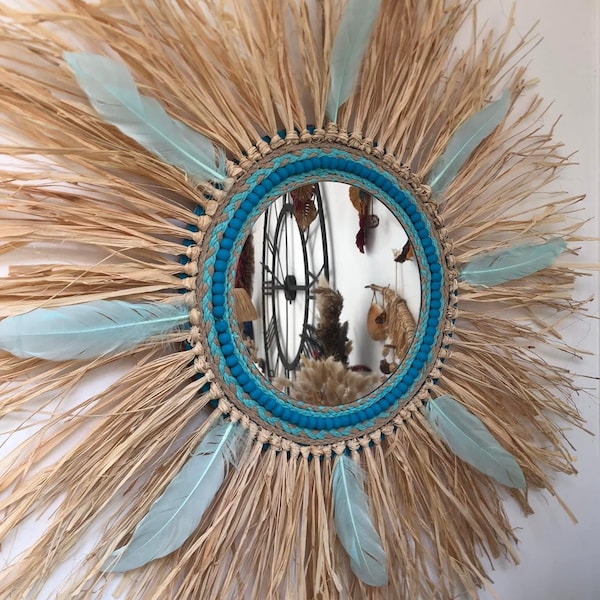 miroir en raphia naturel et plumes turquoises 65 cm