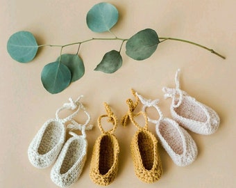 Paola Reina shoes. Minikane doll shoes. Hand knitted shoes for 13-15 inches dolls. Paola Reina clothes. Mini Colletos