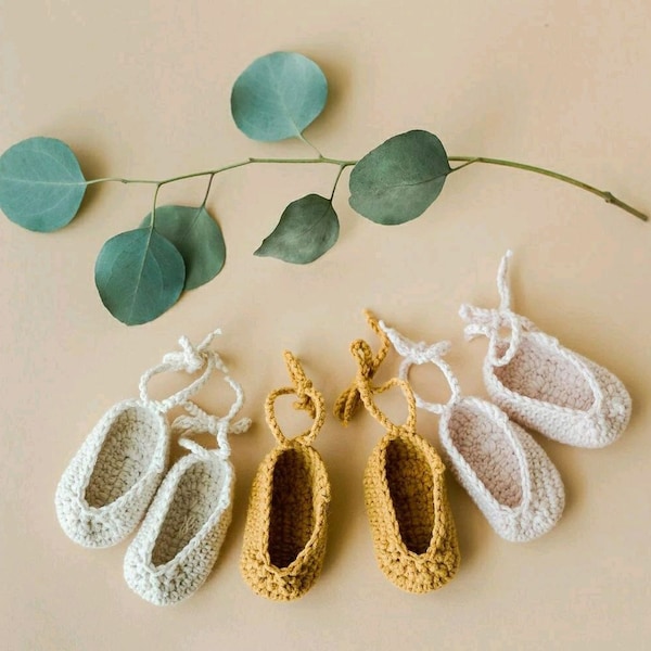 Paola Reina shoes. Minikane doll shoes. Hand knitted shoes for 13-15 inches dolls. Paola Reina clothes. Mini Colletos