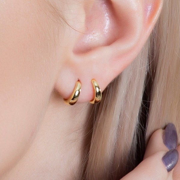 Ear Cuff No Piercing, Tiny Silver Ear Cuff, Gold Huggie Ear Cuff, Minimalist Earring, Fake Huggie Earrings, Dainty Ear Cuff, Non pierce hoop