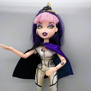 Bratzillaz Magic Night Out Doll - Sashabella Paws : : Toys