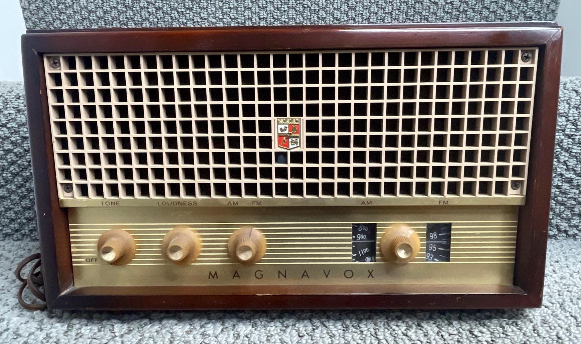 F.M Vintage *working* Magnavox 1958 FM-18 AM/FM Vacuum Tube Radio in