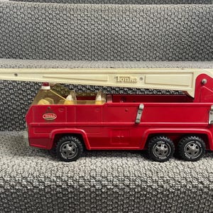 Vintage Tonka 1970s Aerial Ladder Pressed Steel  *RED* Fire Truck Toy Vehicle #2930, Retro Children&#39;s Play Set Toy