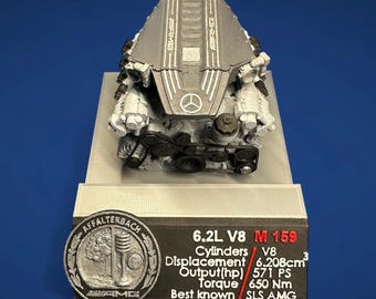 "Ampton M 159 6.2"" V8-Motor mit Stand (Affalterbach-Apartamg-Logo und Technisches Datenschild)"