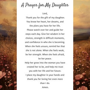 Può includere: Una carta bianca con il testo "A Prayer for My Daughter" in elegante scrittura. La preghiera è stampata in nero, su uno sfondo di tramonto e fiori. La preghiera è un messaggio sentito.