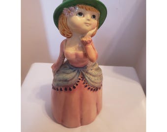 Banque de moules en céramique vintage fille en robe de fleurs statue peinte à la main