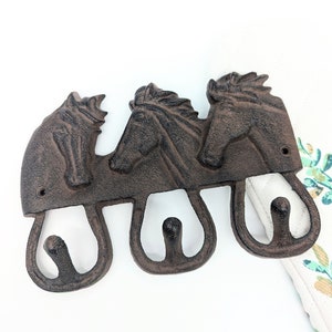 Hak ścienny Horse Trio z żeliwa, 28 x 10 cm | Wieszak na klucze | Hak | Dekoracja ścienna z motywem konia | Dekoracja ścienna | Wystrój wiejski | Prezenty z motywem konia