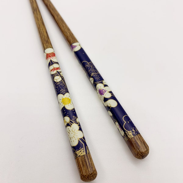 Stäbchen in versch. Motiven in einer nachhaltigen Aufbewahrungstasche | chopsticks in different varieties in sustaibable bags