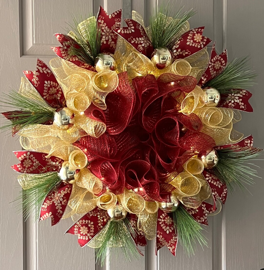 Christmas Wreath, Lighted Christmas Wreath, Holiday Wreath, Lighted
