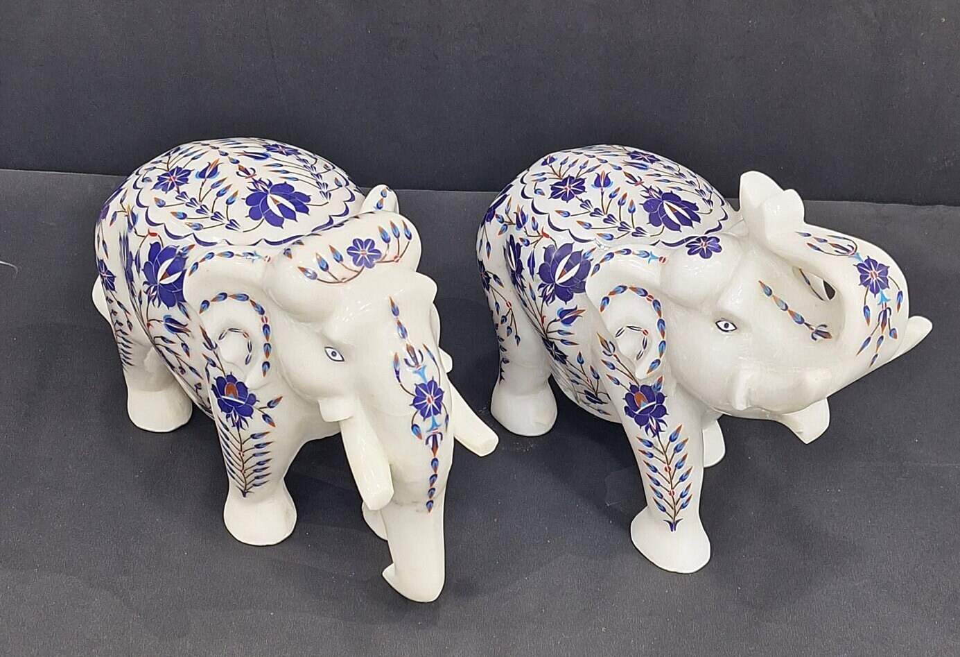 装飾的な象の置物 大理石象嵌石象の像 半貴石を使用した室内装飾用の象