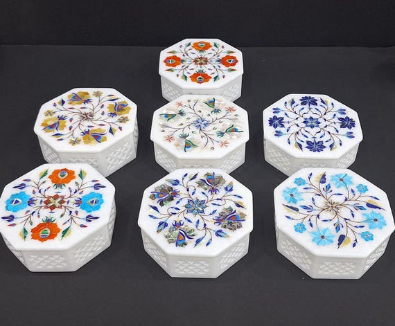 Dekorative weiße Marmorbox mit Blumen, achteckige Schmuckschatulle mit Gitterarbeit, Steinaufbewahrungsbox, Blumenschmuckschatulle, Pietra Dura-Box