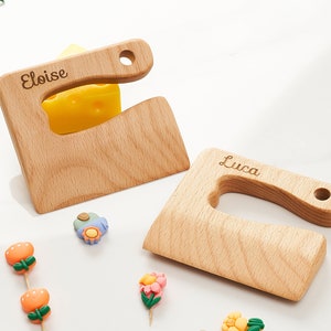 Sicheres Holzmesser für Kinder, Name Holzmesser, Montessori, Holzküche Schneidemesser, Geschenk für Kleinkind, Spielküche, Eco-Spielzeug Bild 6
