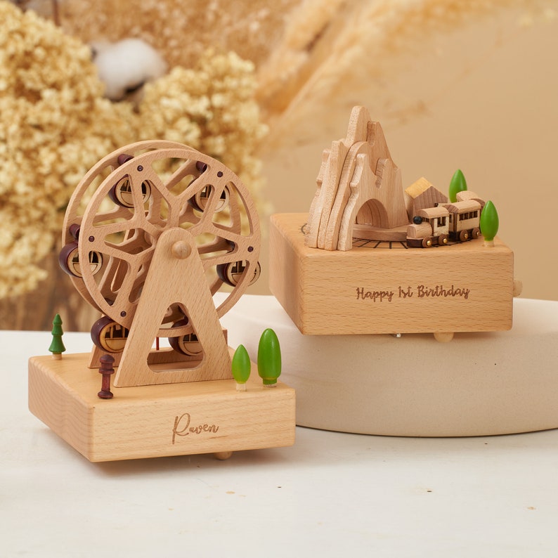 Personalisierte handgefertigte Spieluhr aus Holz, Musikkarussell, Ballerina-Karussell aus Holz, Andenken, Geschenk für Kinder Bild 8