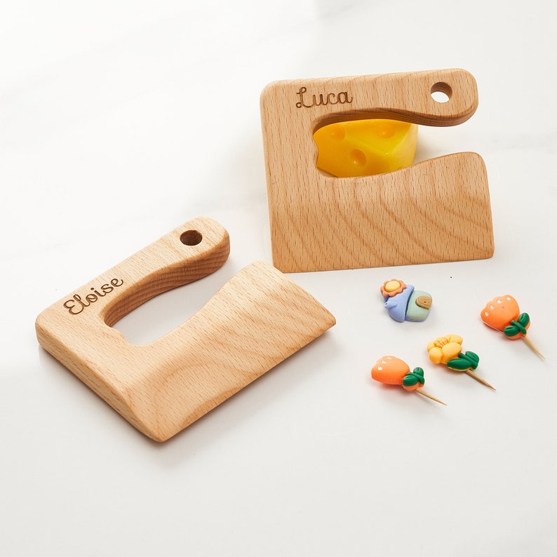 Sicheres Holzmesser für Kinder, Name Holzmesser, Montessori, Holzküche Schneidemesser, Geschenk für Kleinkind, Spielküche, Eco-Spielzeug Bild 1