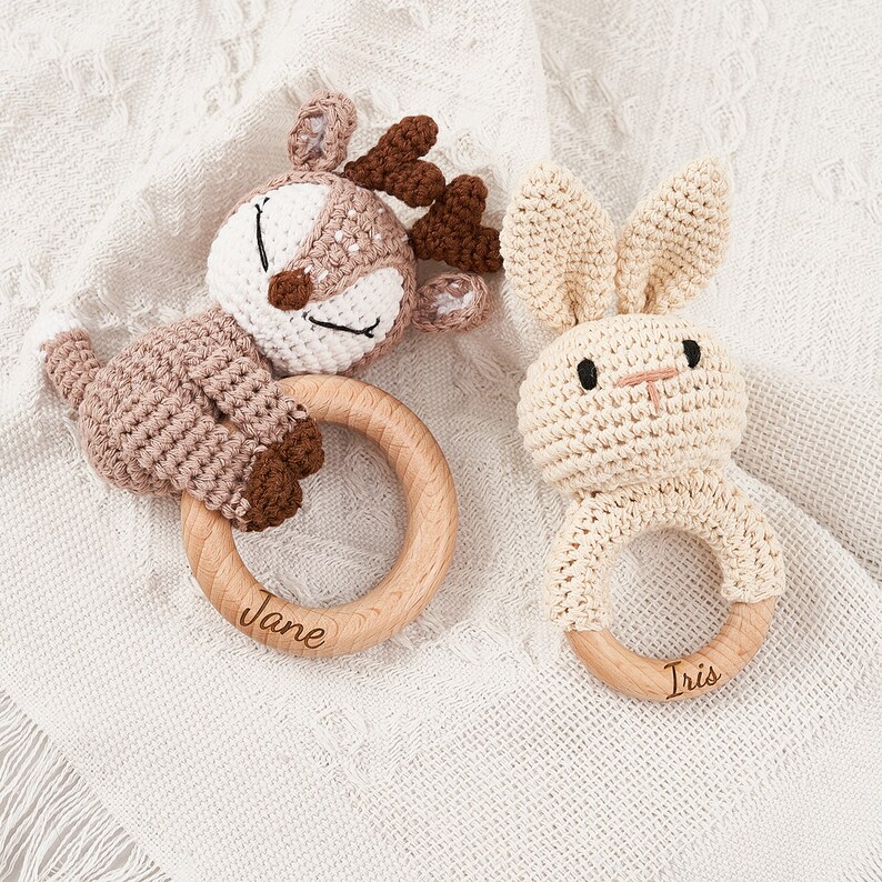 Hochet animal personnalisé, hochet bébé en bois personnalisé, cadeau de baby shower, hochet au crochet, cadeau de nouveau-né pour Noël image 7