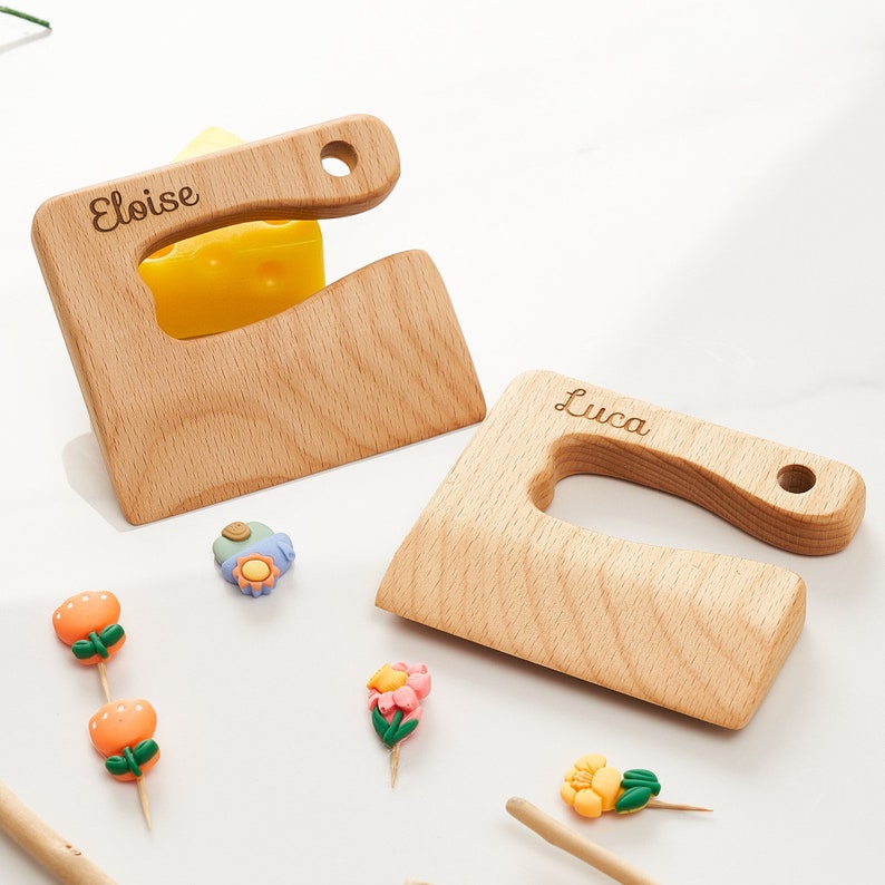 Sicheres Holzmesser für Kinder, Name Holzmesser, Montessori, Holzküche Schneidemesser, Geschenk für Kleinkind, Spielküche, Eco-Spielzeug Bild 6