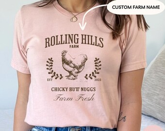 Camiseta con nombre de granja personalizada, camiseta vintage de pollo, loca de los pollos, regalo para amantes de los pollos, regalo de jardinería, granja local personalizada, N004
