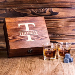 Personalized Whiskey Glass Set with Wooden Box, Groomsmen Gift, Best Man Gift, Boyfriend Gift, Whiskey Gifts for Him Dad, Family Gift
