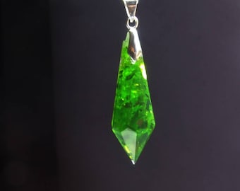 Pendulum pendant in emerald green with glass and epoxy resin