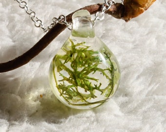 Dewdrop necklace with real moss and epoxy resin