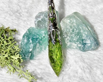 Pendulum pendant with real moss and epoxy resin
