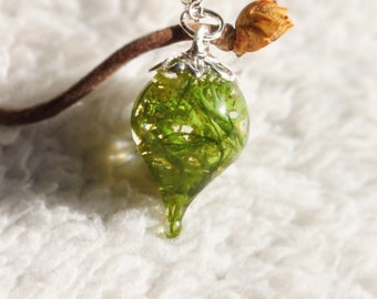 Dewdrop necklace with real moss and epoxy resin