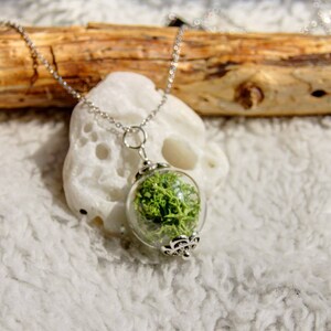 Delicate necklace with real moss in a little glass sphere image 2