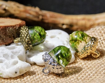 Acorn pendant with real moss in light and dark green, epoxy resin jewelry